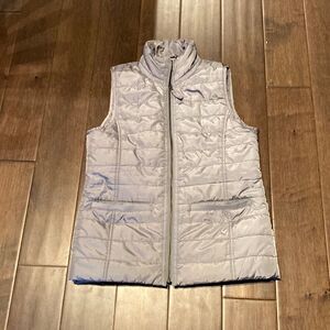 Banana Republic women’s winter grey puffer vest size small